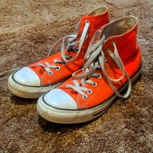 Bright coral size 10 converse